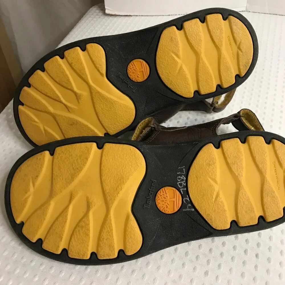 TIMBERLAND KIDS SANDAL SIZE 4 NEW